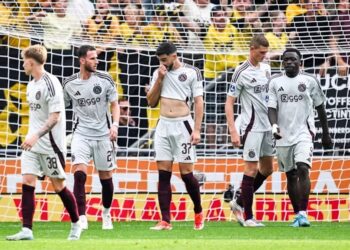 Dramatische start voor onsamenhangen Ajax na nederlaag bij NAC Breda