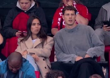 Monica Geuze versterkt geruchten over een transfer door haar aanwezigheid bij de wedstrijd van PSV (Video)