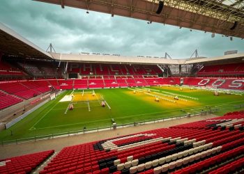 Feyenoord-fans bekladderen de faciliteiten van PSV en hebben een speciale boodschap