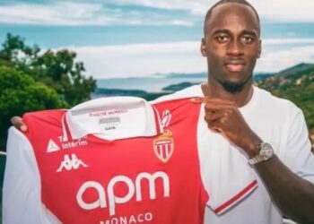 Hoe Jordan Teze, ondanks tegenslagen en met steun van zijn moeder, succesvol werd bij PSV.