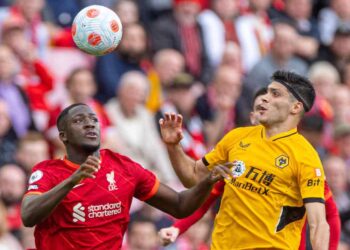 Arne Slot en Liverpool pakken de koppositie na blunder City