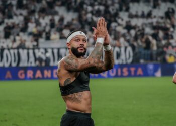 Prachtige beelden van Memphis Depay, eerste assist is een feit