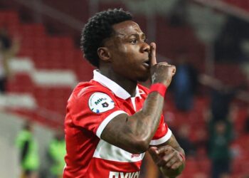 Veroordeelde Quincy Promes tekent bij nieuwe club in Dubai (Video)