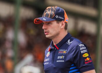 Max Verstappen krijgt straf voor ongepast taalgebruik tijdens persconferentie