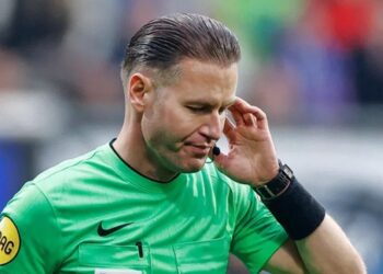 Salaris Eredivisie-toparbiter zorgt voor enorme verbazing: ‘Dat is toch best lekker’