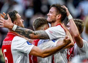 Chris Woerts haalt keihard uit naar Ajax speler: ‘hij is gewoon een idioot!’