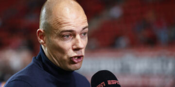 Trainer Danny Buijs haalt keihard uit naar ESPN en de KNVB op camera