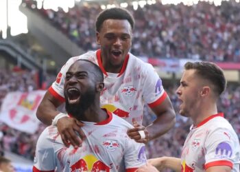 Heldenrol voor Geertruida die een belangrijke eerste treffer scoort voor RB Leipzig