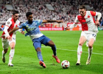 Ziggo kijkers irriteren zich mateloos tijdens wedstrijd Slavia Praag – Ajax