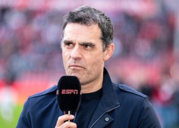 Kenneth Perez haalt keihard uit naar Peter Bosz