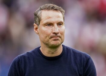 Directeur heeft beslissing al genomen: “Deze wedstrijd is erop of eronder voor Priske.”