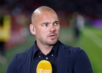 Wesley Sneijder onder de indruk van journaliste: ‘Hij houdt zijn buik in’
