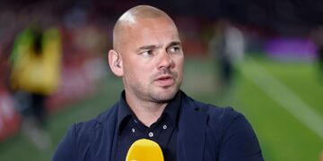 Wesley Sneijder onder de indruk van journaliste: ‘Hij houdt zijn buik in’