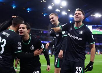 Feyenoord verrast met historische comeback tegen Manchester City