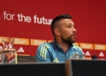 Ajax verandert opstelling tegen PSV: ‘Pakken nu in één keer door voor het kampioenschap!’