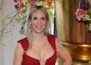 Hélène Hendriks gespot met haar nieuwe liefde: “Liefde straalt er vanaf”