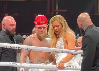 Enorm veel kritiek om gedrag Jutta Leerdam bij bokswedstrijd Jake Paul: ‘Schaamteloos!’