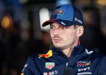 FIA past regel aan om Max Verstappen af te remmen, Red-Bull coureur reageert