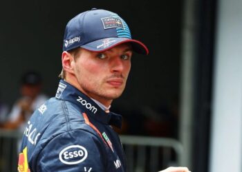 ‘FIA legt Verstappen extra straffen op vanwege zijn taalgebruik’