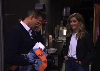 Wilfred Genee kondigt het einde van Vandaag Inside aan nadat hij verschrikt de camera in kijkt