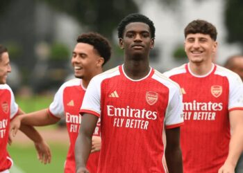 Ajax zit klaar om transfervrij toe te slaan bij Arsenal