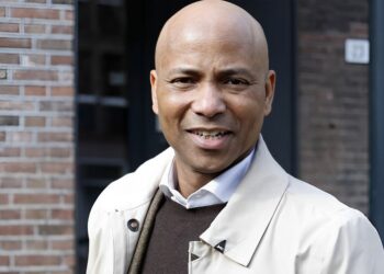 Humberto Tan is woedend en laat zich van zijn slechtste kant zien: ‘Idioot’ en ‘belachelijk’ gedrag