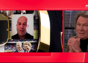 Hans Kraay jr. wordt verrast met een prachtige videoboodschap van de voetbalwereld op zijn verjaardag