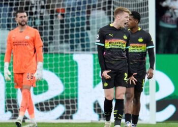 PSV begaat enorme financiële blunder: ‘Dit kan ze de kop kosten’