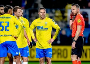 Enorme VAR-schandaal bij RKC tegen PEC Zwolle