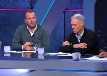 Rafael van der Vaart maakt van Marco van Basten helemaal af: ‘Je bent een terugstelling’