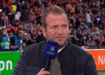 Rafael van der Vaart vernedert Ajax-speler: “Hij kan er echt helemaal niks van”