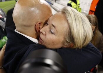 Dit is het verhaal achter de vrouw van Liverpool trainer Arne Slot