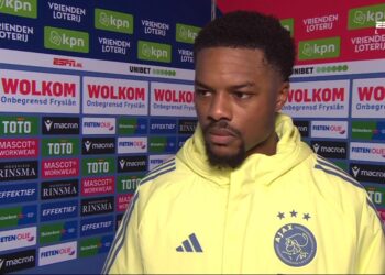 Verbeek reageert op uitspraken Akpom: “Rare opmerking”