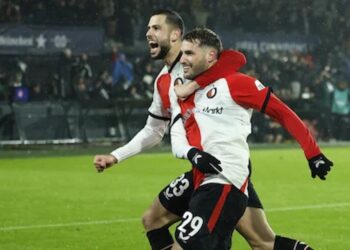 Feyenoord stunt tegen Bayern München en plaatst zich voor de tussenronde Champions League