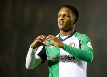 Herbeleef de eerste goal van Feyenoorder Givairo Read