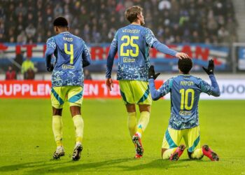 Dankzij de overwinning is Ajax de grote winnaar van het weekend en verkleint het de achterstand op PSV tot één punt