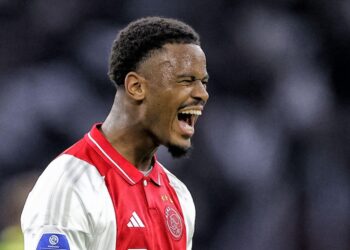 Jorrel Hato gespot op tribune bij Liverpool: ‘Transfer komt heel dicht bij!’