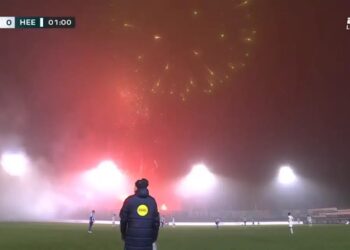 Ernstig ongeluk in Katwijk: traumahelikopter na vuurwerkexplosie tijdens Quick Boys – Heerenveen