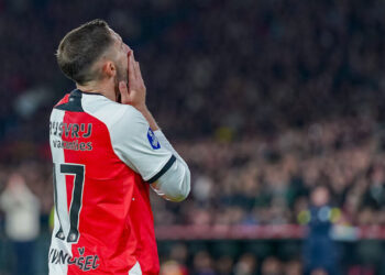 Ajax moet een einde maken aan de ongemakkelijke situatie rond Luka Ivanusec en Feyenoord