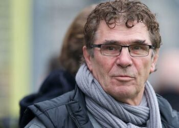 Van Hanegem eist dat ‘roddelaar’ vertrekt bij Feyenoord: ‘Hij moet weg!’
