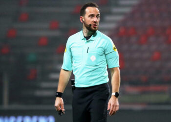 KNVB grijpt wederom keihard na na zoveelste arbitrale blunder: “Aantal wedstrijden geschorst”
