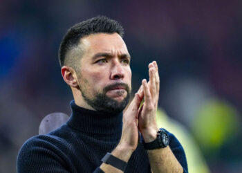 Ajax-trainer Farioli barst in tranen uit: “Ik wil niet meer huilen.”