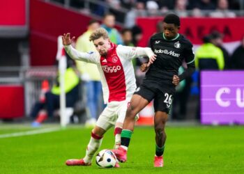 Controversiële beslissing overschaduwt Klassieker: ook winnende goal van Ajax had niet mogen tellen