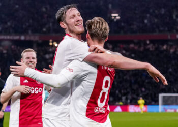 Ajax-penalty blijkt onterecht in klassieker