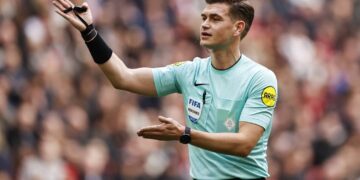KNVB treft strenge maatregelen : ‘Ajax-wedstrijd eindigt in controverse.’