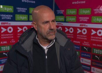 Peter Bosz haalt keihard uit: ‘Ajax komt hier vaker mee weg’