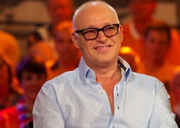 ‘Zoon René Van der Gijp deelt ingrijpend nieuws over zijn vader’