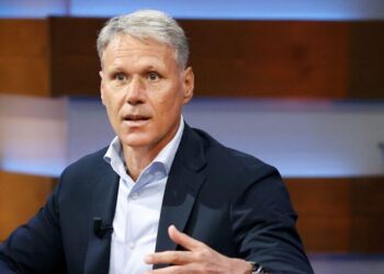 Van Basten haalt keihard uit naar ‘zeer onprofessionele’ PSV’er’