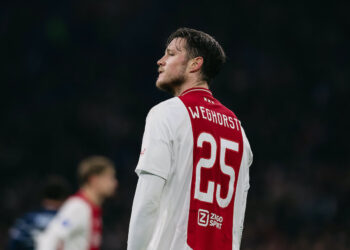 Tegenslag Ajax in titelrace: Wout Weghorst weken uitgeschakeld met gebroken teen