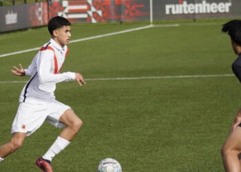 Ajax wint de strijdt van PSV, Feyenoord en AZ om toptalen (17) AFC